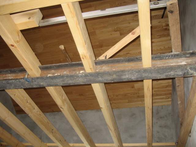 Colocación de suelos y frisos de madera