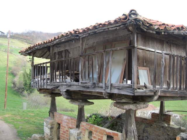 Restauración de todas las partes de hórreos y paneras